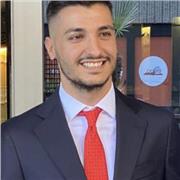 Laureato in giurisprudenza con votazione alta presso l’Università degli studi di Napoli Federico secondo, impartisce ripetizioni di DIRITTO in zona Campania sia in presenza che online